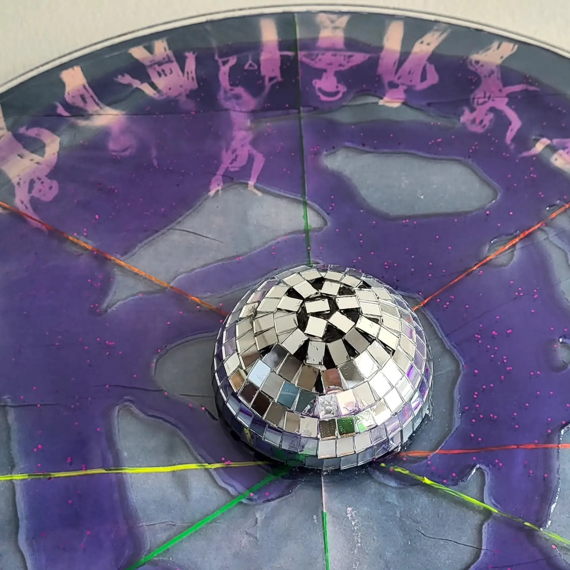Detail von Purple disco party (1)