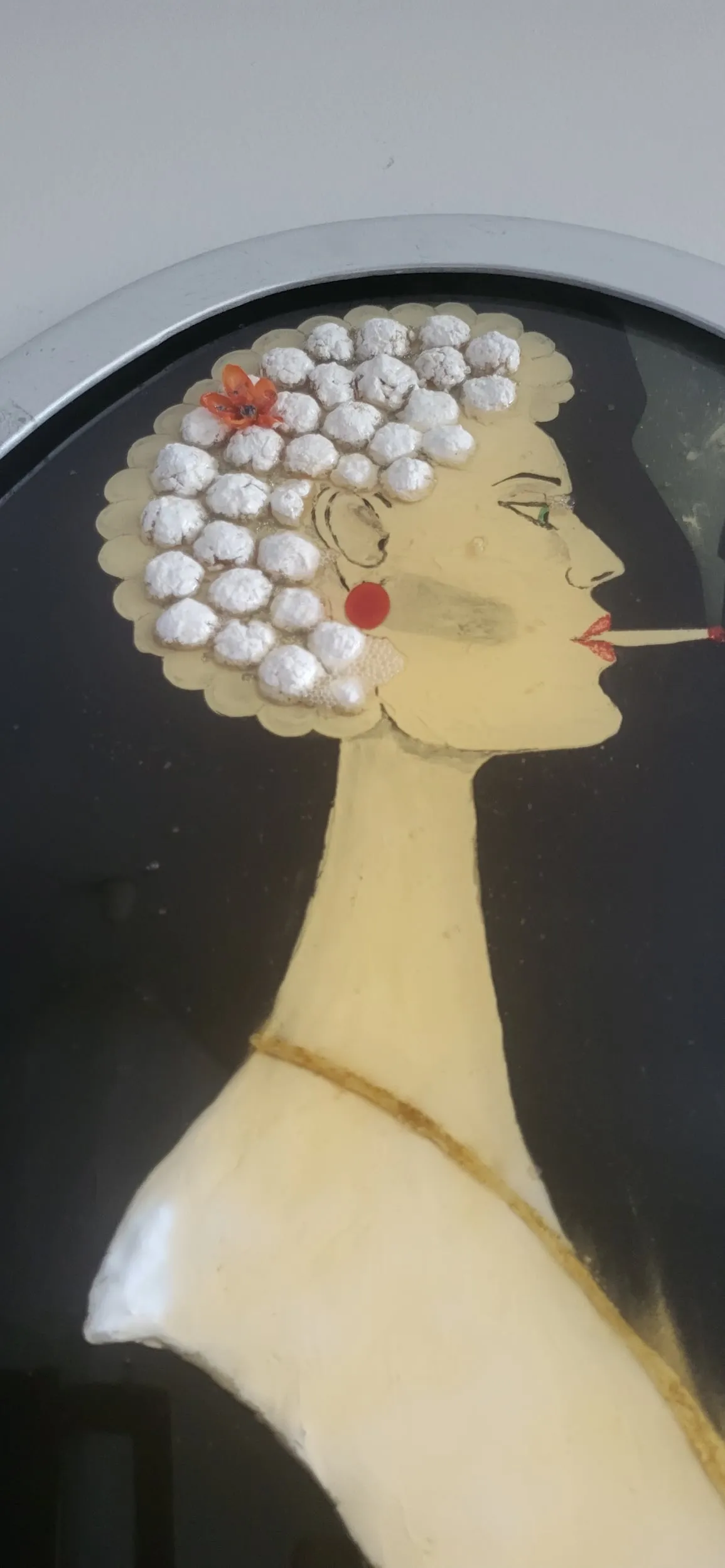 Dettaglio di Smoking Lady cammeo (1)